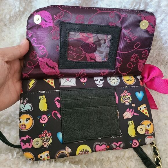 Betsey Johnson Emoji Mini Crossbody Purse with Bow 🌿 - Picture 6 of 8